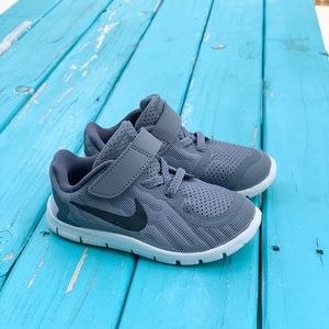 Nike free 5.0 shoes, toddler size C8